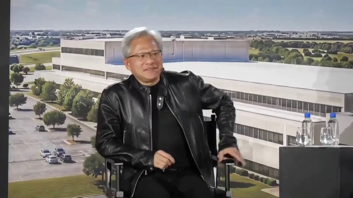 Jensen Huang em entrevista sobre inteligência artificial, infraestrutura e loops de execução