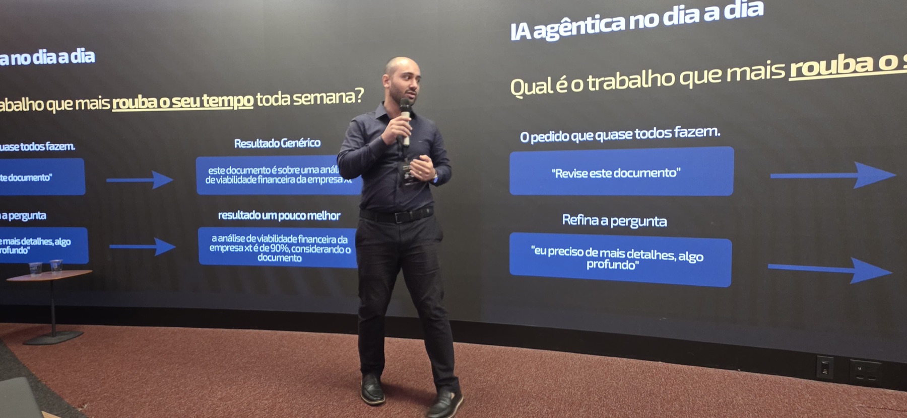 Pietro Mauro apresentando sobre IA agêntica em evento na ESPM